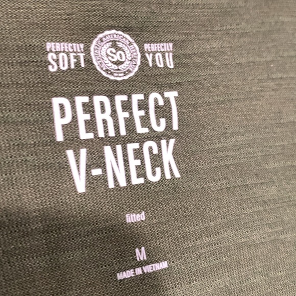 SO Fitted Long Sleeve V-Neck Tee Size M - Picture 3 of 5